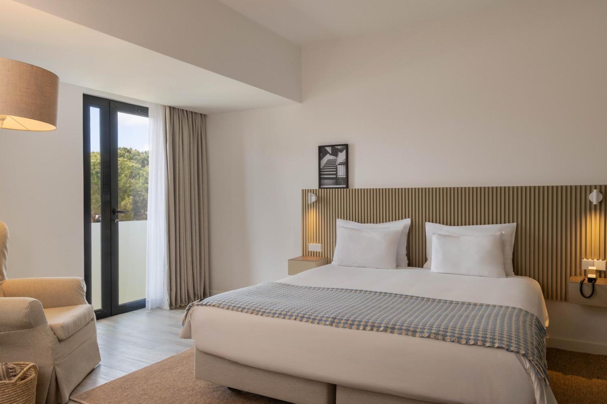 Doppelzimmer mit Straßenblick